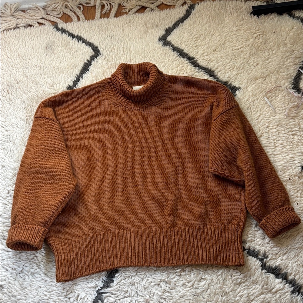 Babaa Turtleneck Sweater - Picture 3 of 17